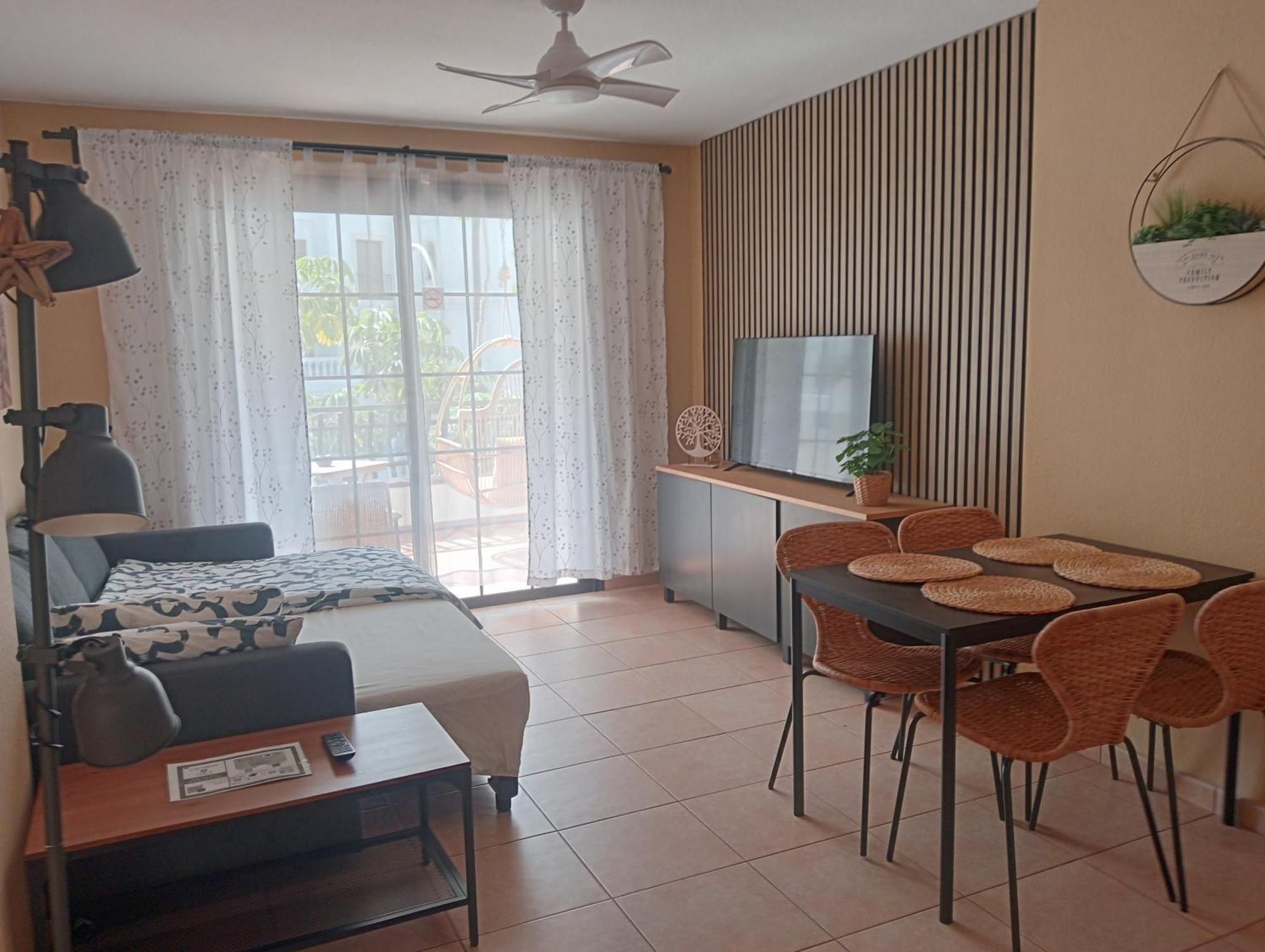 Greatly Located Apartment With Heated Pool, Los Cristianos Los Cristianos  Dış mekan fotoğraf