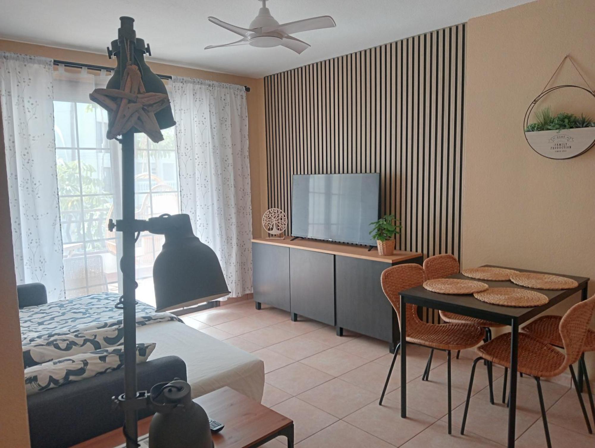 Greatly Located Apartment With Heated Pool, Los Cristianos Los Cristianos  Dış mekan fotoğraf