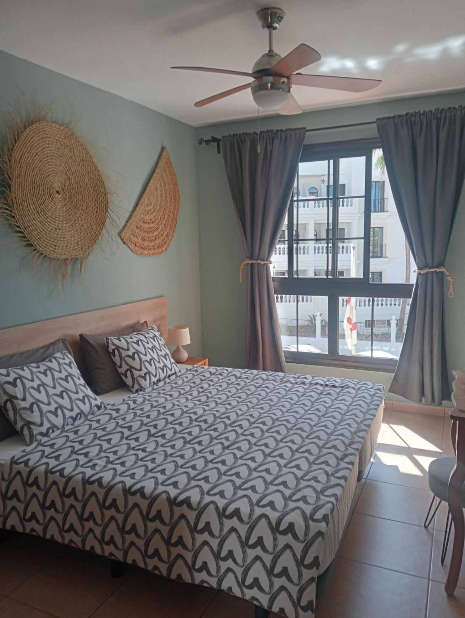 Greatly Located Apartment With Heated Pool, Los Cristianos Los Cristianos  Dış mekan fotoğraf