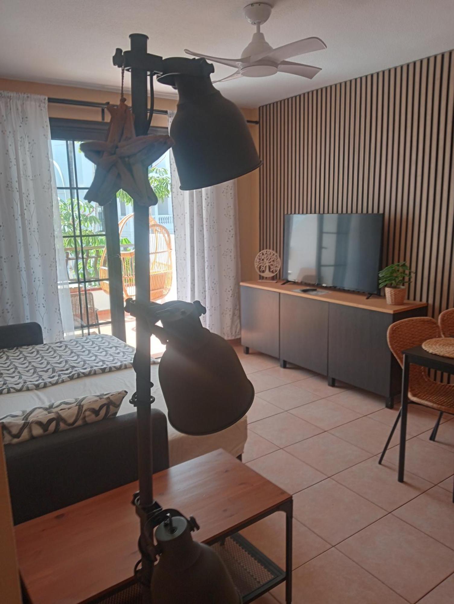 Greatly Located Apartment With Heated Pool, Los Cristianos Los Cristianos  Dış mekan fotoğraf