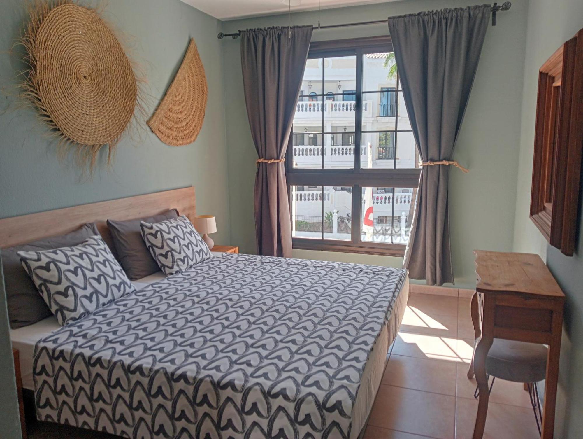 Greatly Located Apartment With Heated Pool, Los Cristianos Los Cristianos  Dış mekan fotoğraf