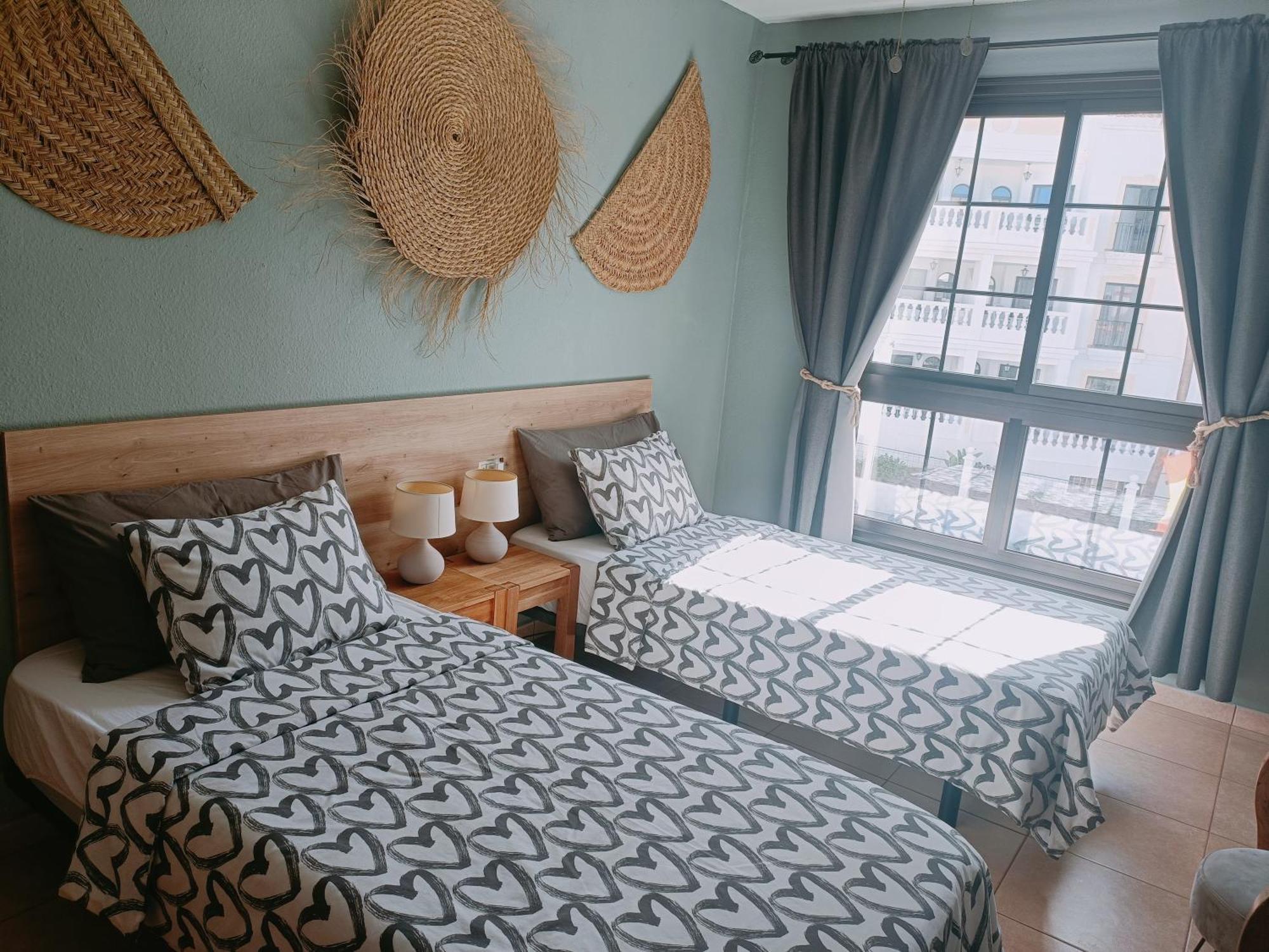 Greatly Located Apartment With Heated Pool, Los Cristianos Los Cristianos  Dış mekan fotoğraf