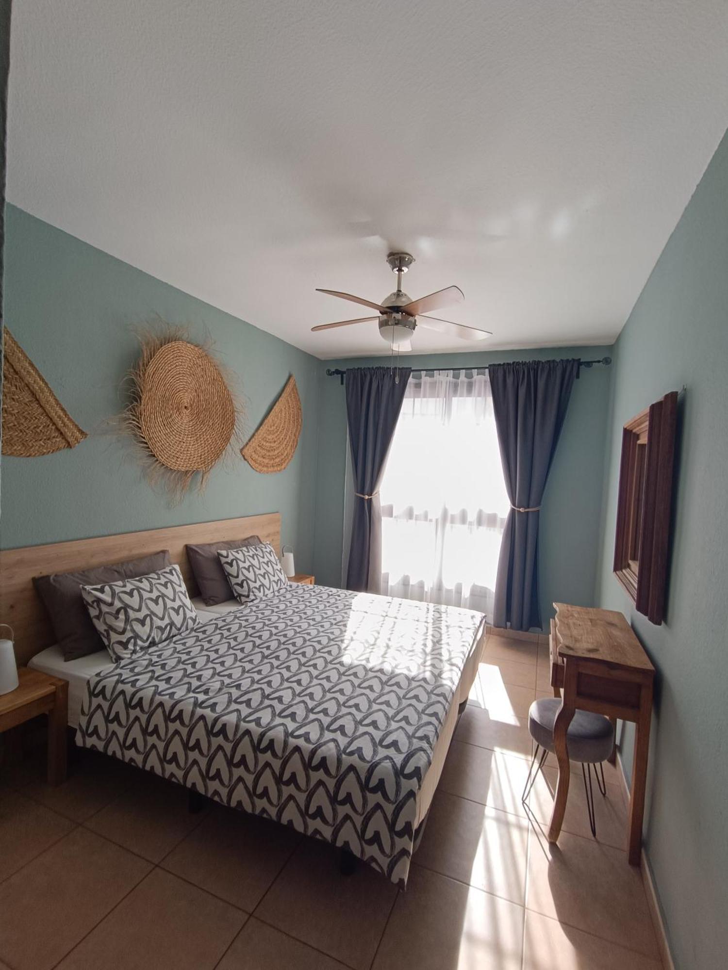 Greatly Located Apartment With Heated Pool, Los Cristianos Los Cristianos  Dış mekan fotoğraf