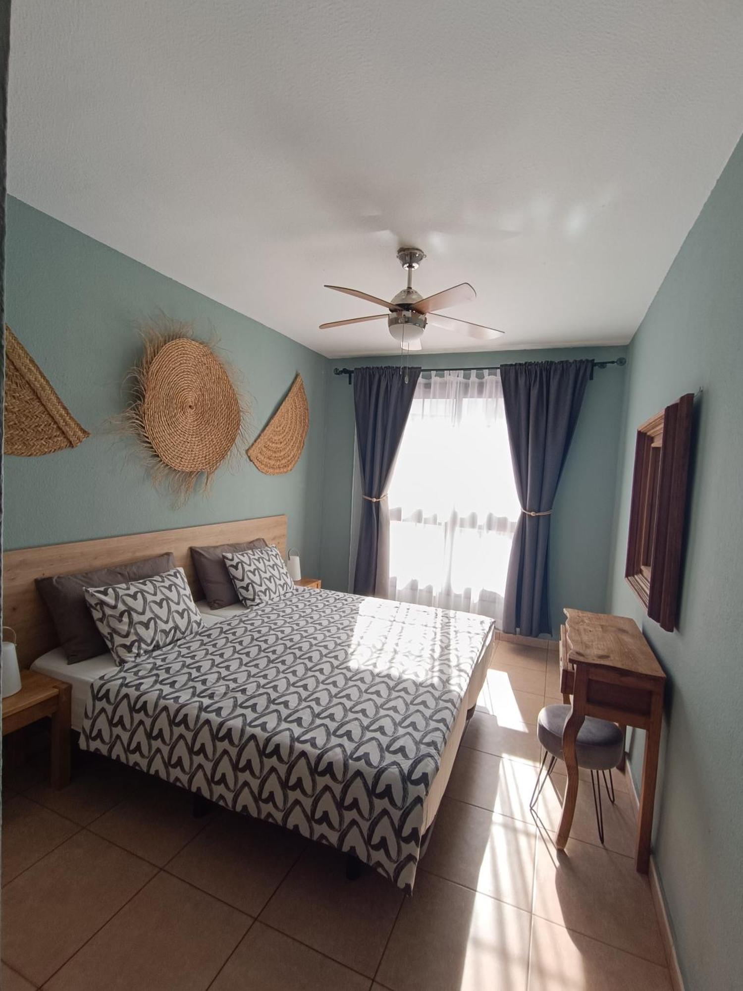 Greatly Located Apartment With Heated Pool, Los Cristianos Los Cristianos  Dış mekan fotoğraf